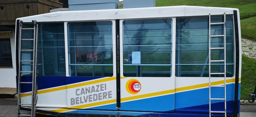 Foto tratta da Val di Fassa Lift ph. Tizianodepau In vendita due storiche telecabine della funivia Canazei - Belvedere